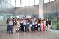 Foto de familia de autoridades y alumnos del curso