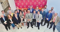 Foto de familia de asistentes a la reunin del CAU