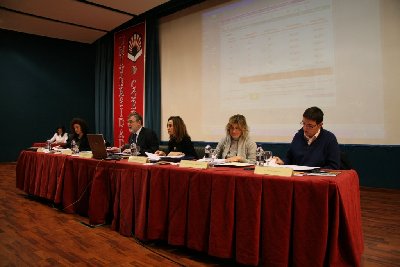 El rector y el defensor universitario presentan sus informes ante el Claustro