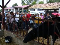 Los nuevos alumnos de Veterinaria visitan el CIFA de Hinojosa y las instalaciones de COVAP