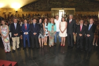 Foto de familia de autoridades asistentes al acto