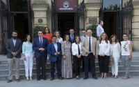 Foto de familia de autoridades asistentes a la inauguracin del foro