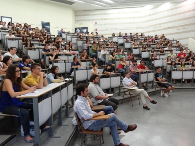 Alumnos de Veterinaria durante una clase