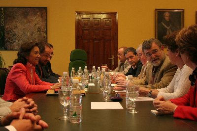 Reunin institucional de la candidata de IU a la Alcalda de Crdoba con el equipo de gobierno de la Universidad.