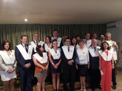 Foto de familia de autoridades y homenajeados al trmino del acto.