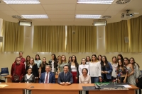 Jos Carlos Gmez Villamandos y Lorenzo Salas Morera junto con las alumnas que han participado en el concurso