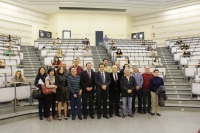 El decano y el coordinador de la fase local, junto a los profesores y estudiantes