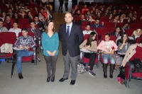 De izquierda a derecha, Janire Muoz y Enrique Quesada, minutos antes de iniciarse el curso