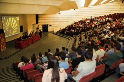 Vista general del Aula Magna de Rabanales en el acto de bienvenida de nuevos estudiantes.