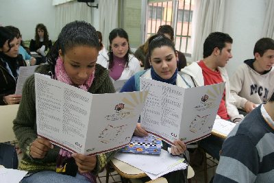 La UCO lleva su oferta formativa y de servicios a 5.500 alumnos de 69 centros educativos cordobeses.