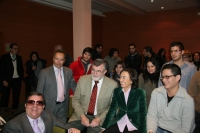 La ministra Rosa Aguilar con alumnos y autoridades universitarias antes de su conferencia