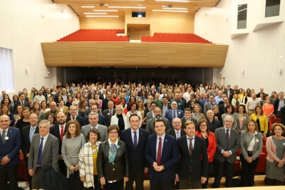 Fotografía de familia de la inauguración de CRUE Universidades 