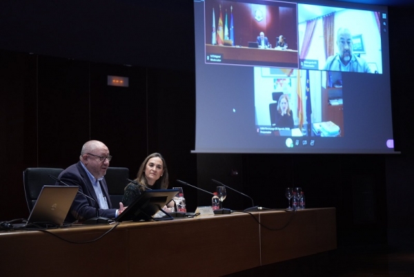 El rector de la Universidad de Córdoba, Manuel Torralbo, y la vicerrectora de Política Científica, María José Polo, inauguran el encuentro. 