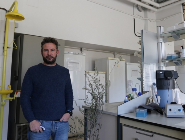 Researcher Juan Moral in the lab